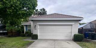 LOVELY 3 BEDROOM HOUSE IN NEWER SUBDIVISION!! Gallery 1