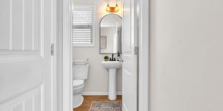4 bedroom 2.5 bathroom home close to beaches, shopping, and Marine Corps Bases. Gallery 13