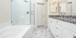 OC: Spacious 2BD/2.5BA Condo in Irvine with Resort-Style Amenities, Private Balcony & In-Unit Laundry & 2 Parking Spaces Gallery 19