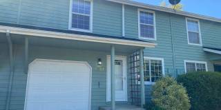 Spacious 3-Bedroom, 2.5-Bath Townhouse Near Churchill In Eugene! Gallery 1