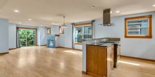 Stylish 3BR/3.5BA Townhome with Vaulted Ceilings & Attached Garage Gallery 7