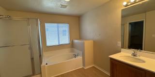 Spacious SW Bakersfield Home! Gallery 11