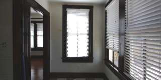 Historic 2 BR Bulgalow with Loft Gallery 15