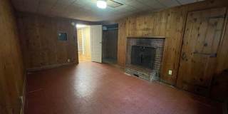 Four Bedroom Two Bath House - Great Location! Gallery 24