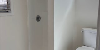 Beautiful 1 Bed Backhouse Available Now! Gallery 10