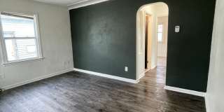 Bright & Airy 3-Bedroom Bungalow-Move-In Ready! Gallery 3