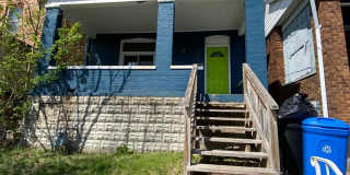 AVAILABLE AUGUST  - Traditional 3+ Bedroom Home Located in Mt. Washington! Gallery 3