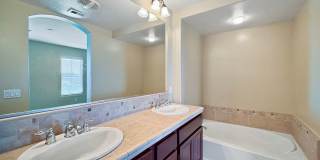 Bright 2BD/2BA Townhouse in Serra Mesa with Balcony, Fireplace & Resort-Style Amenities Gallery 22