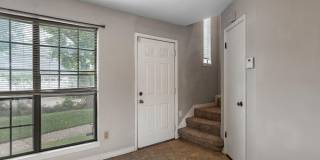 Cobblestone Townhouse - End unit close to parking Gallery 16