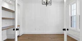 1625 N Main Street Gallery 12