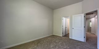 Beautifully Updated Bethany Townhome with Private Backyard and Modern Finishes Gallery 25