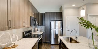 35 West at Champions Circle Apartments Gallery 4