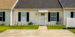 Updated 2 bed-2 bath townhome available NOW Gallery 1