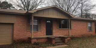 3/2/1 fenced yard and pet friendly Gallery 1