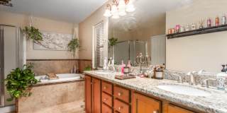 Amazing 4 bedroom In Lyons Gate! Gallery 10