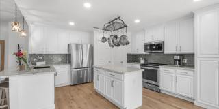 Luxury Lease on 1+ Acre with Saltwater Pool & Workshop in Ponder ISD! Gallery 13