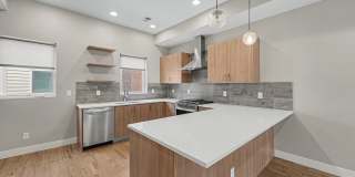 2 Bed, 1 Bath Townhouse with Roof Top Deck Gallery 4