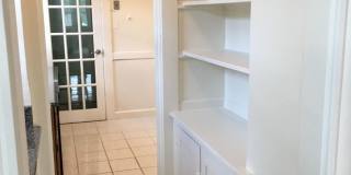 2Br/1Bth apartment! Great Location! Very spacious, lots of light! Gallery 8