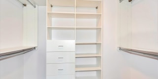 200 E Delaware Place Gallery 12