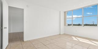 Grand Island Square - 3 Miles to Aventura Mall Gallery 69