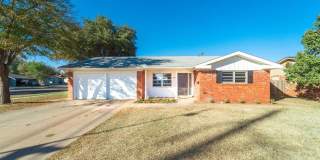 PRE-LEASING for AUGUST - Great 3/2 with a Large Bonus Room Gallery 1