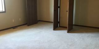 Beautiful West Side 3 Bed/2.5 Bath Townhome! Gallery 18