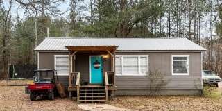 Cozy Home on 1.22 acres in Beauregard Gallery 1