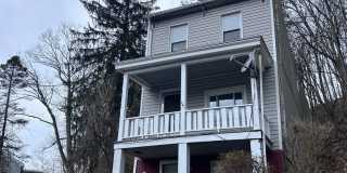 2 Bedroom Home with bonus room ! Gallery 4