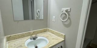 2-Bed, 1-Bath Apartment with Garage Parking! Gallery 12