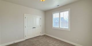 60 740 North Gallery 15