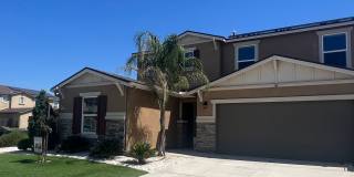 five bedrooms and three and a half bathrooms home in Fresno, CA Gallery 5
