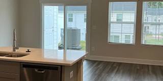 Desirable 3/2.5 Townhome Available Now! Gallery 11