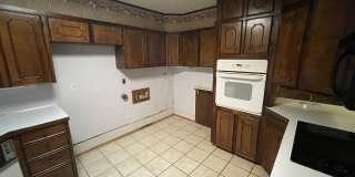 Spacious 3 bedroom, 2 bath Gallery 12