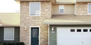 Charming Townhome, Prime Location, Cozy Living Gallery 1