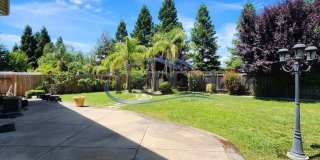 Beautiful 4 bedroom, 2 ½ bath, 2 story house Gallery 27