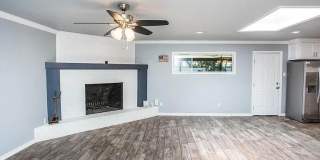 4211 49th Street Gallery 2