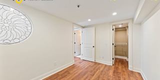 Charming 2/1 loft-style condo in the heart of Historic Downtown Charleston! Gallery 18