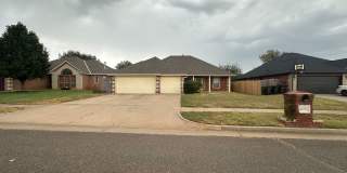 Beautiful 3 bed 2 bath 3 car garage Gallery 1