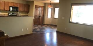 Beautiful West Side 3 Bed/2.5 Bath Townhome! Gallery 6