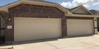 LUXURY TOWNHOME LOCATED IN BASTROP, TEXAS! Gallery 1