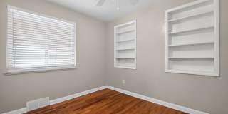 Charming 3BR House in Aurora Gallery 16