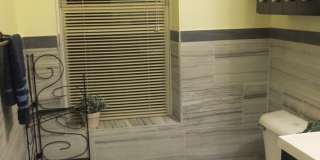Beautiful Renovated Four bedroom Townhome Gallery 24