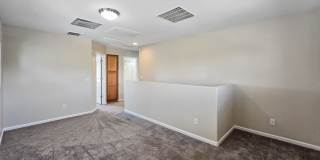 Clean and Comfortable 3 bed 2 bath with loft! Gallery 16