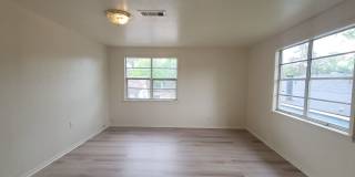 Huge 3 bedroom/1 bath upstairs apartment with Water, Gas Range and Refrigerator! Gallery 7