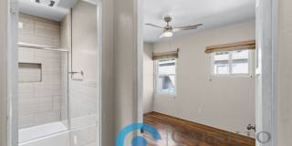 5425 Adams Avenue Gallery 17