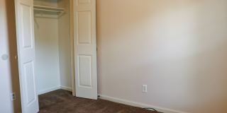 Charming 4 bedroom, 2 bathroom home in Greensboro w lake front views Gallery 8