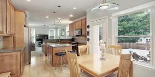 Room in 4 Bedroom Home at Daingerfield Dr Gallery 6