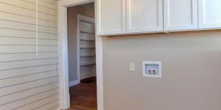 Newly Remodeled 3BR/1.5BA Townhome - Bates Hendricks Gallery 13