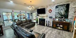 Beautifully updated home IN THE BLUFFS! Gallery 10