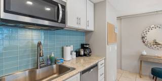 Full Ocean View, Fully Furnished Condo |Across from Surf Beach|Pool |Renovated |Heart of Kihei Gallery 19